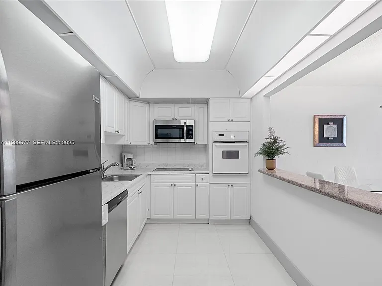 19370 E Collins Ave #625 — Photo 5