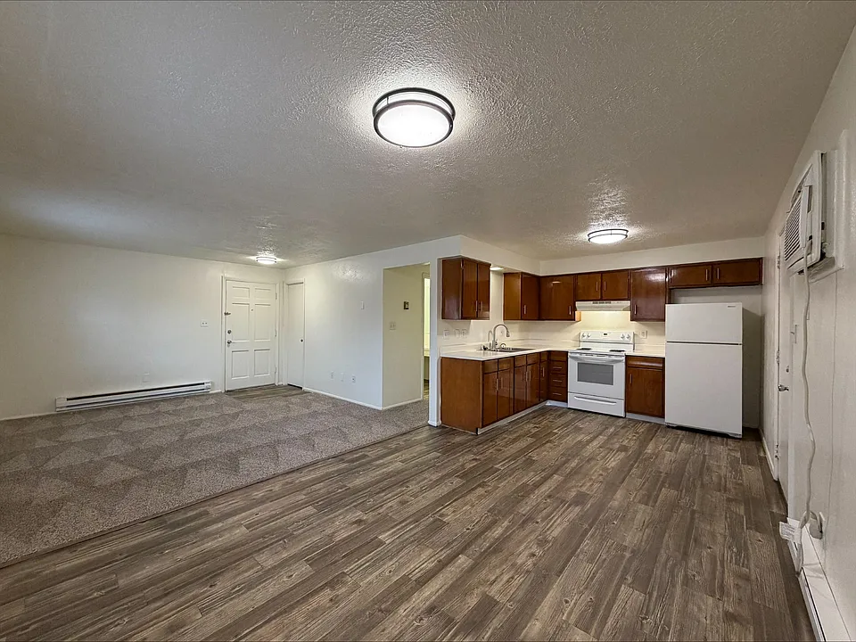 Broadmoor Apartments