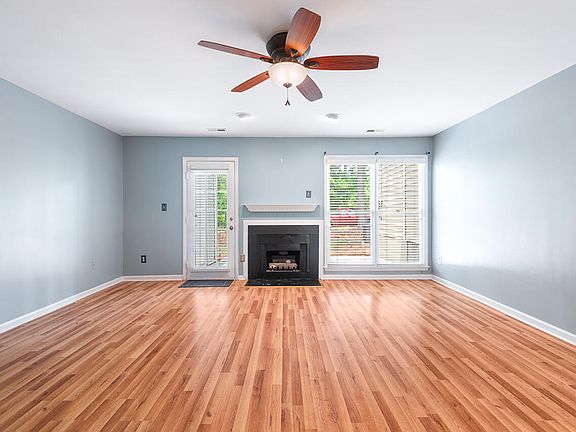 3rd image of 505 Darby Glen Ln