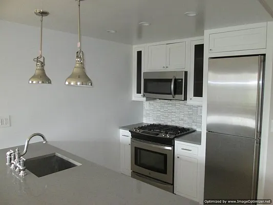 Rented by Stellar Management | media 10