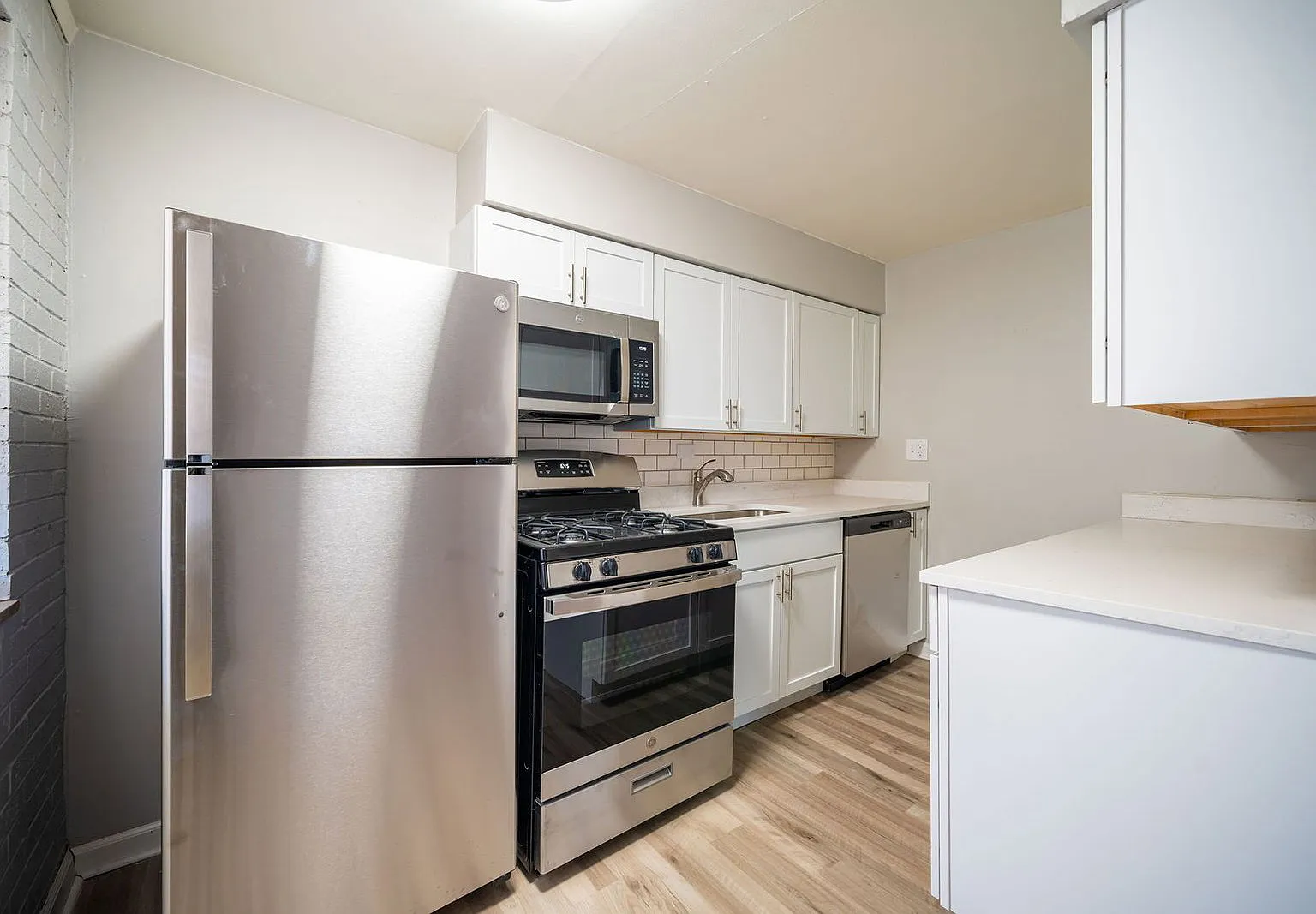 1 bed, 1.0 bath, $1,135 — Photo 3