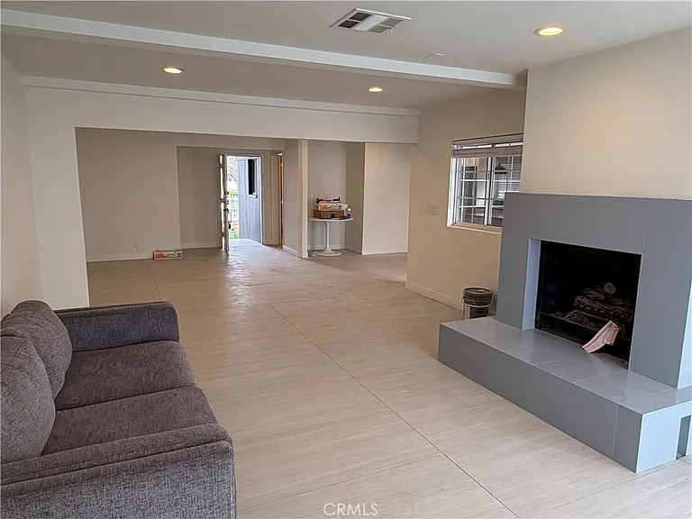 19216 Calvert St — Photo 13