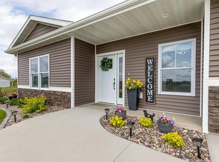 263 Meadow Brook Trl, Manchester, IA 52057