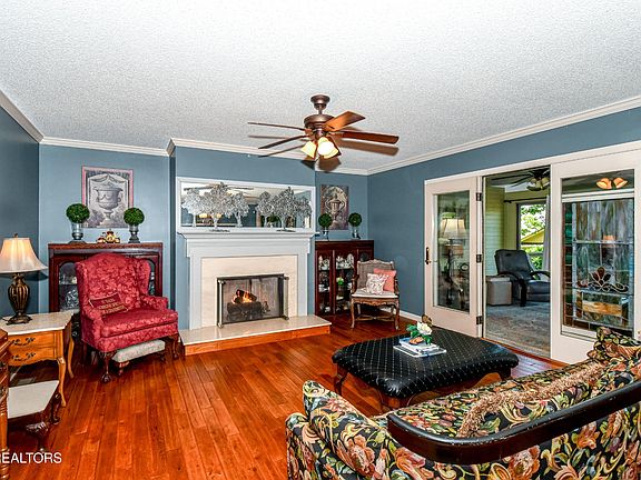 5th image of 924 Jamestown Way