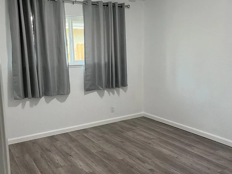 832 Penarth Ave — Photo 11