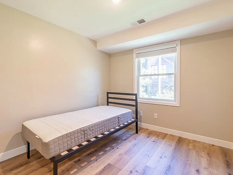 2620 Regent — Photo 9