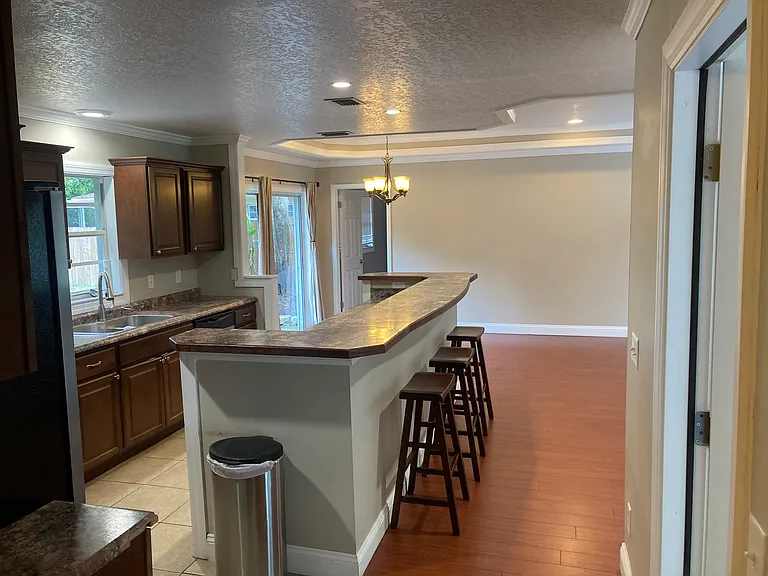 115 Kendale Dr — Photo 5