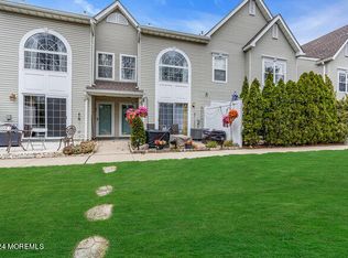 47 Richmond Ct, Tinton Falls, NJ 07712