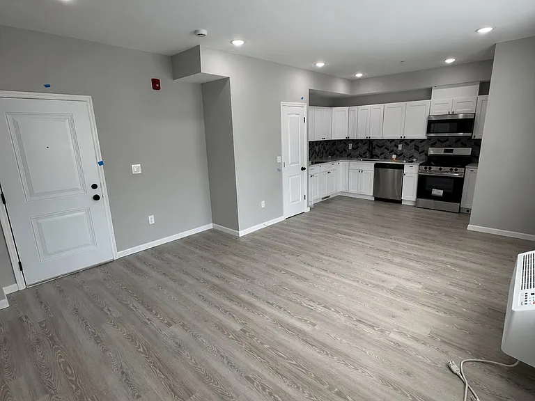 22 Seeley St #202 — Photo 9