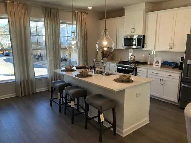 3805 Davis Cir — Photo 2