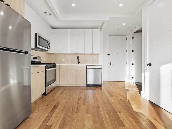 56 E 21st St #2E, Brooklyn, NY 11226