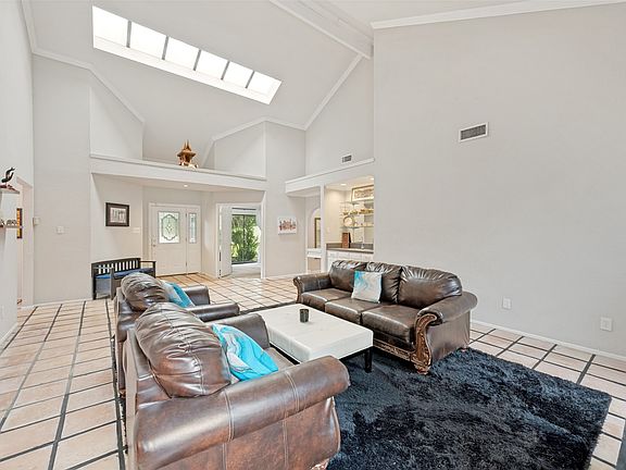 4th image of 2512 Winding Hollow Ln