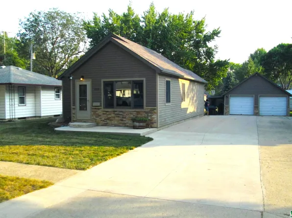 1010 5th St, Sheldon, IA 51201