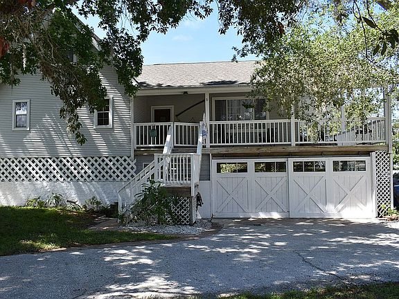 2nd image of 1932 Cove Ct