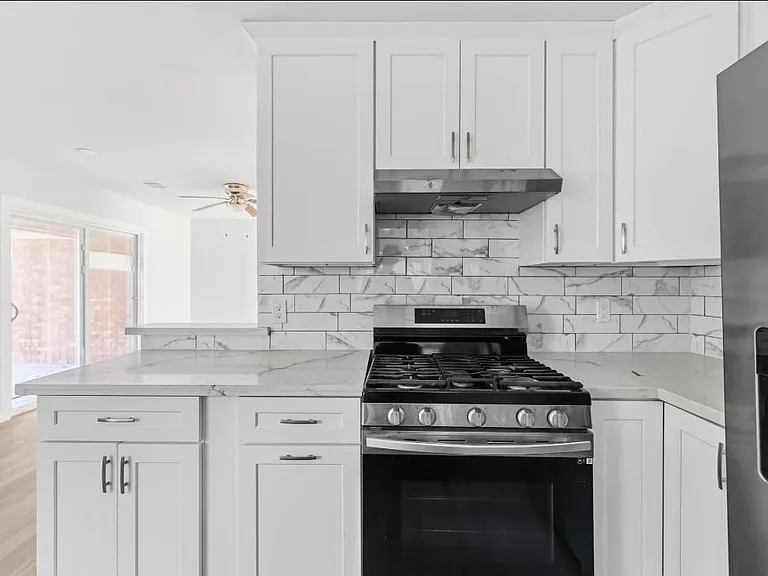 3923 Hickok Ln — Photo 10