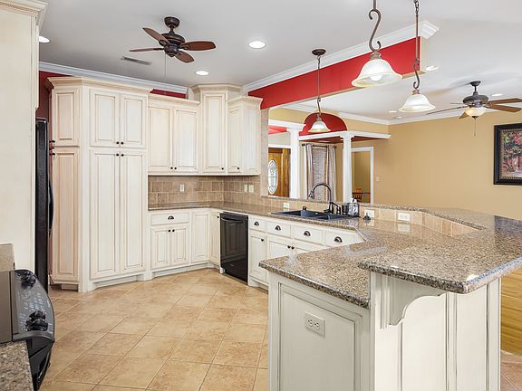 5th image of 106 Newport Dr