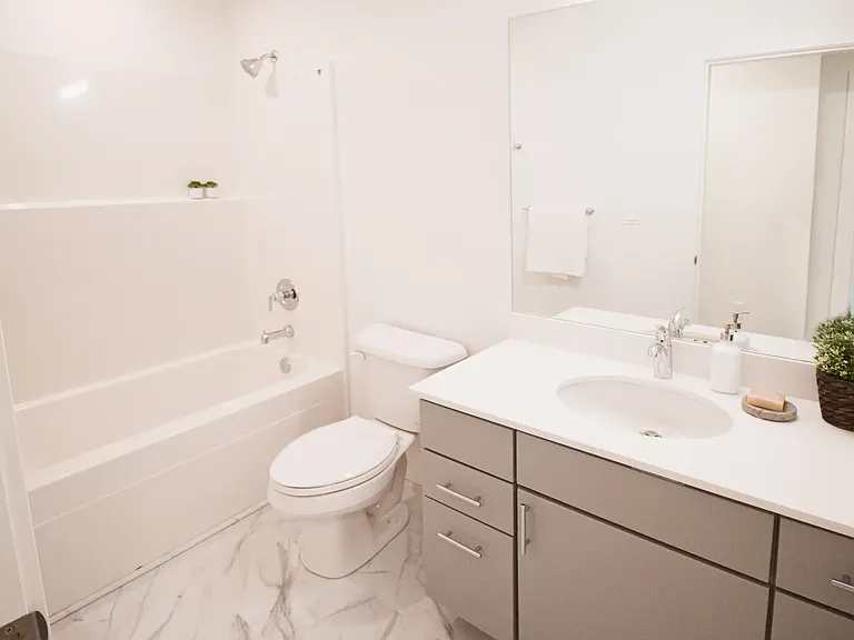 Edric Apartments — Photo 38