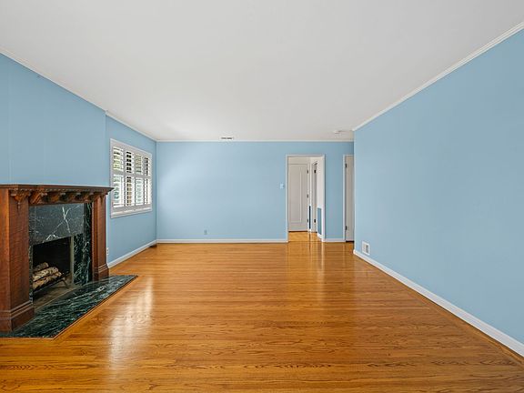 4th image of 2155 Crestmoor Dr