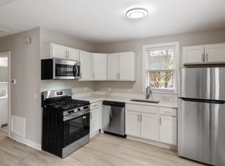789 N McKinley Rd UNIT 4, Lake Forest, IL 60045