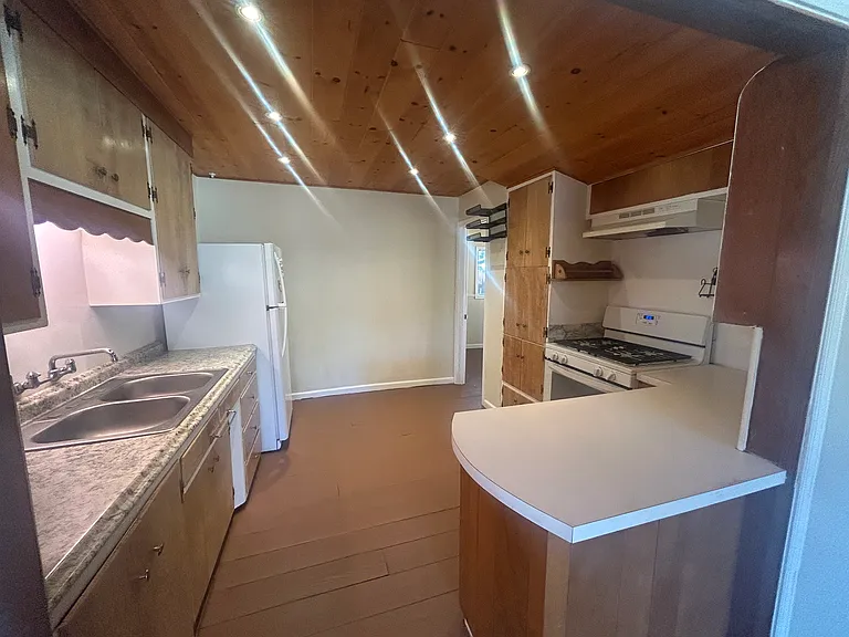 25055 Marion Ridge Dr #1 — Photo 12