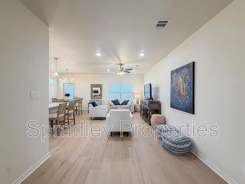 3 bed, 2.5 bath, 1545 sqft, $3,300 — Photo 3