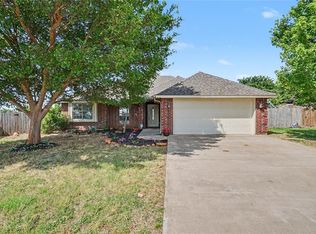 216 NW Cherry Ave, Cache, OK 73527