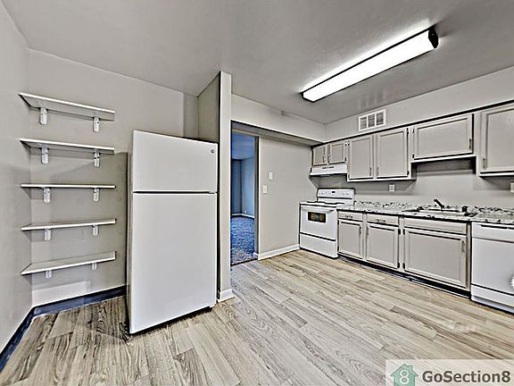3rd image of 5801 Russett Pl #200