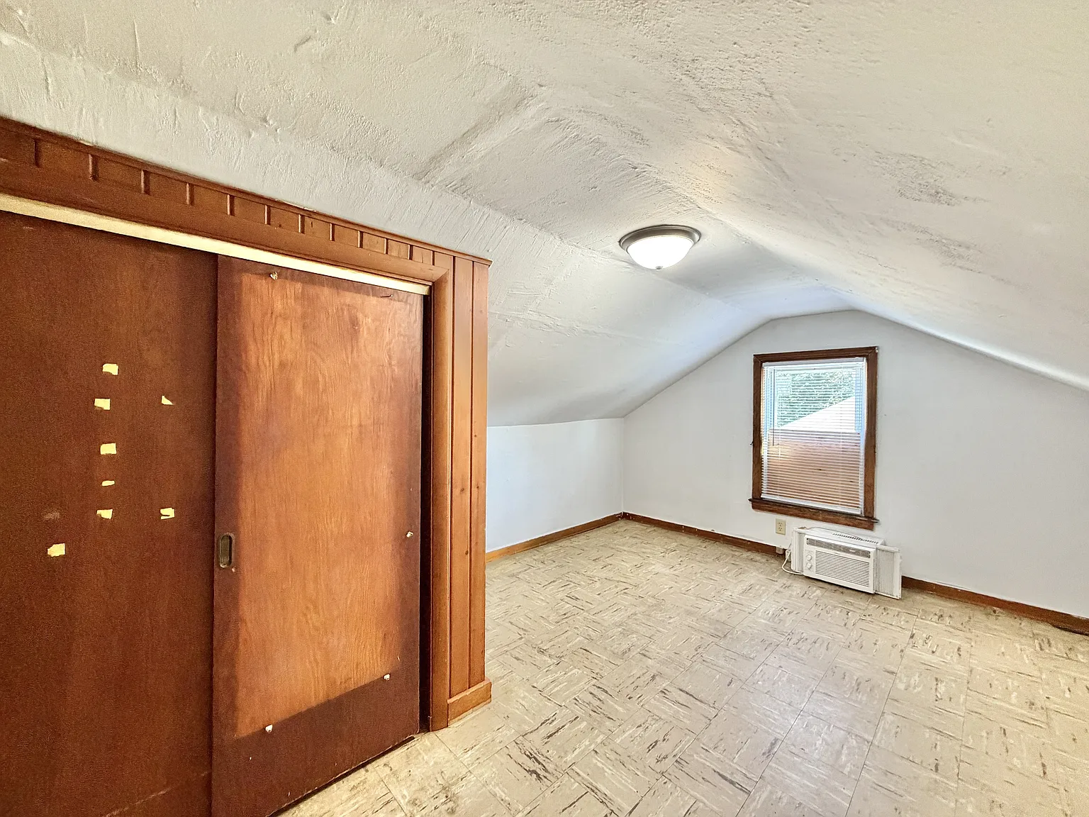1029 McKinley Avenue - 1 — Photo 3