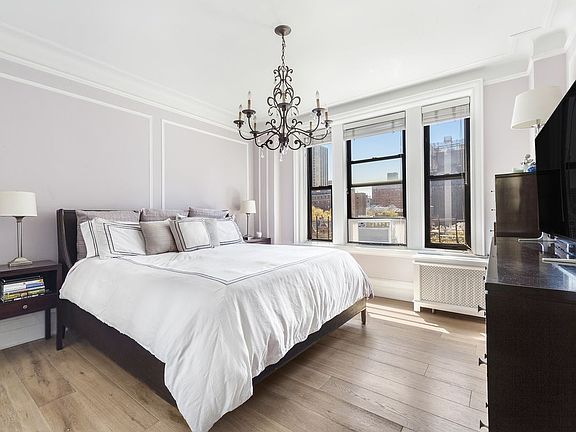 5th image of 160 W 95th St APT 8D