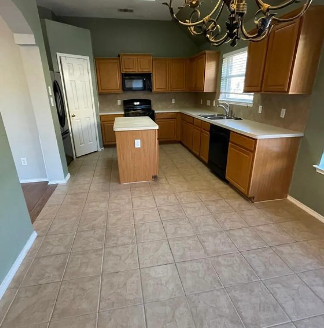 3 bed, 1666 sqft, $2,200 — Photo 4