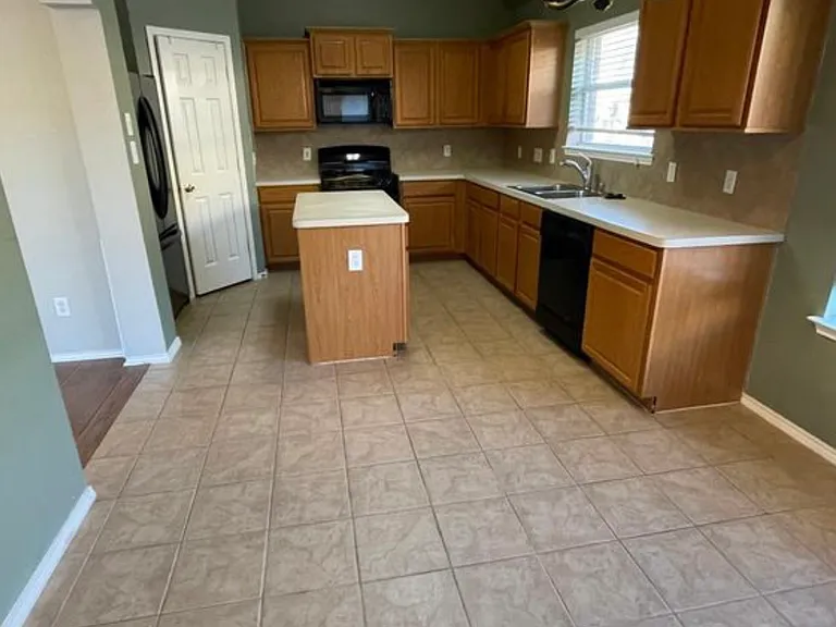 208 Forestview Rd — Photo 4