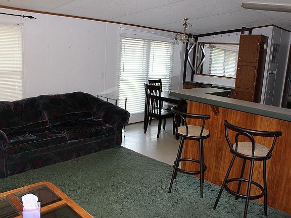 Living/dining/kitchen area