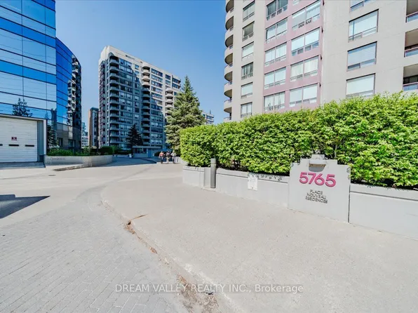 5765 Yonge St #Penthouse 504, Toronto, ON M2M 4H9