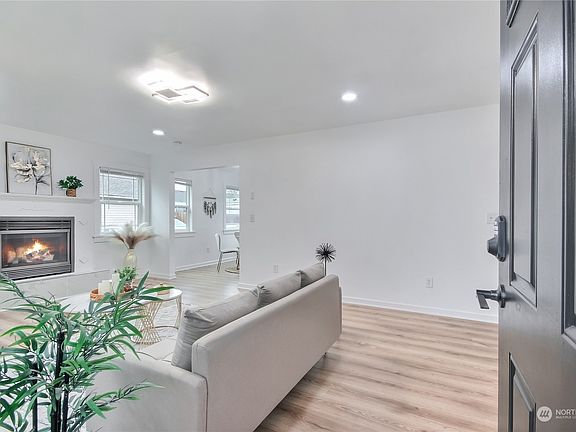3rd image of 5408 E Portland Avenue