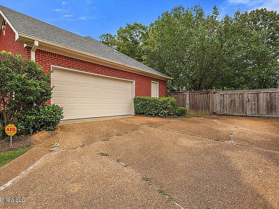 4th image of 104 Woodlands Park Dr