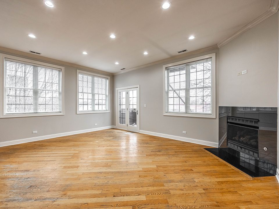 1st image of 2337 W Morse Ave #2