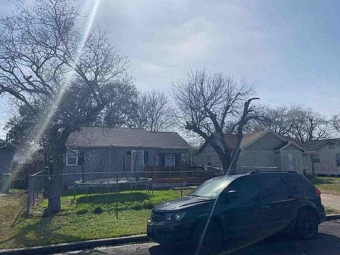 1st image of 517 William Ave