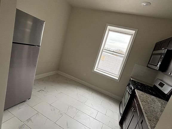 5th image of 445 Washington Ave #9