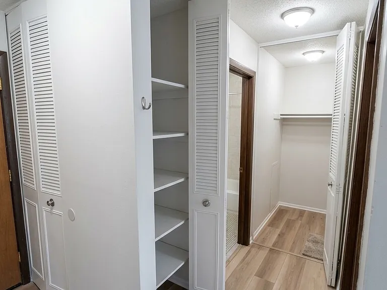 Hazelwood Apartments — Photo 8