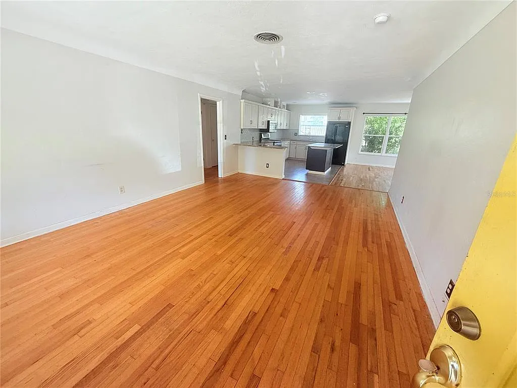 3 bed, 2.0 bath, 1492 sqft, $2,700 — Photo 2