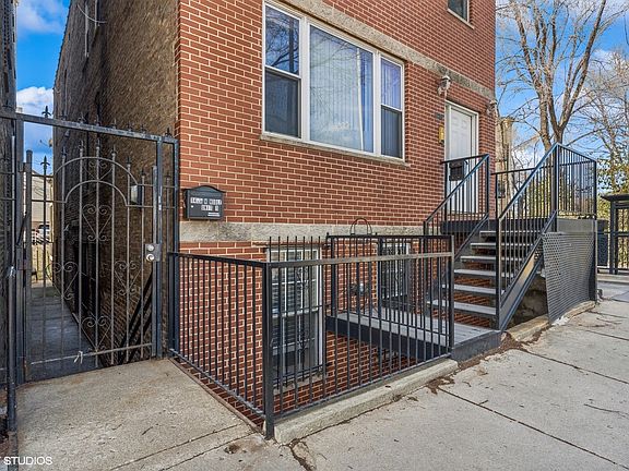 2nd image of 1416 N Noble St #1