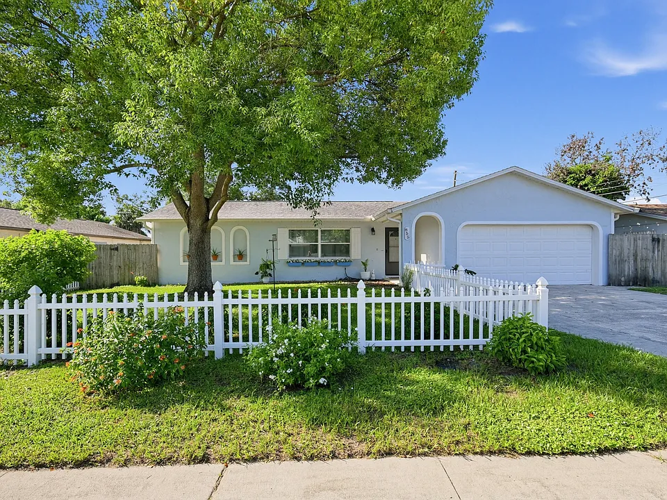 855 Westport Dr