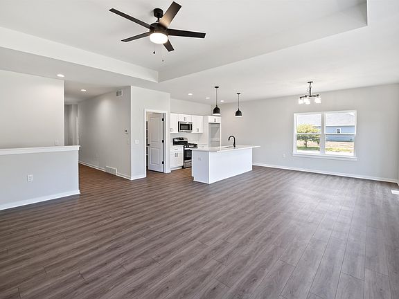 4th image of 504 Village Ln