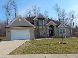240 Kensington Ct, Madison, OH 44057