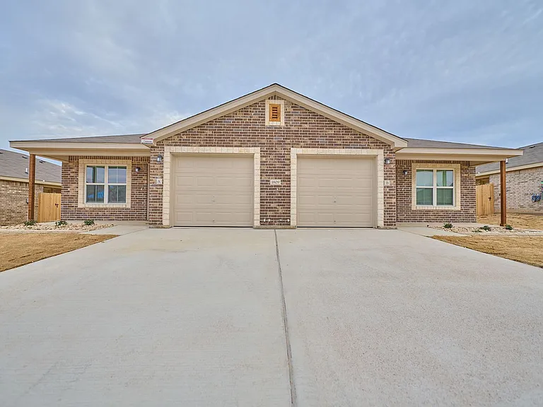 1809 Clovis Dr — Photo 1