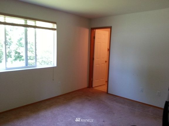 4th image of 9502 210th Avenue E