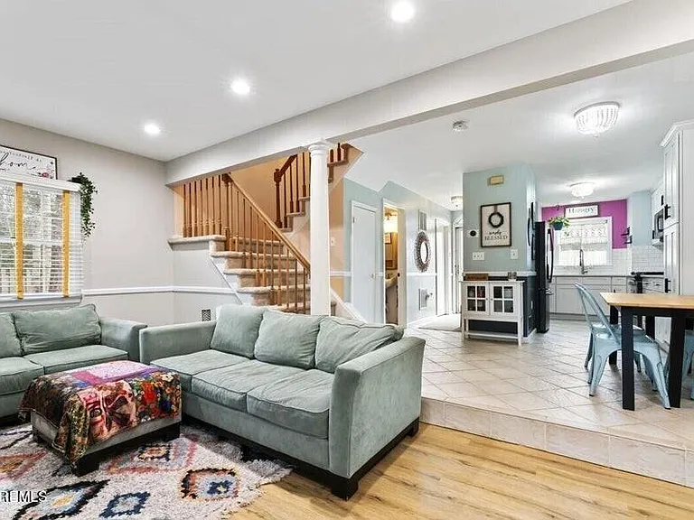 15 Weller Pl — Photo 8