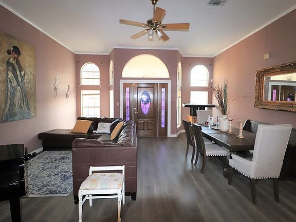 3rd image of 1201 Pecan Dr