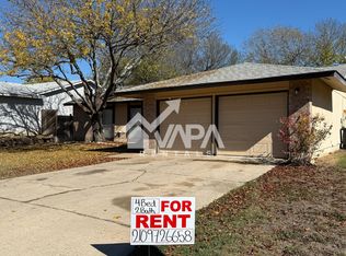 826 Thrasher Dr, San Antonio, TX 78245