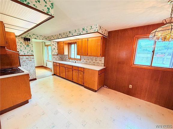 2nd image of 45 Charlescrest Ct